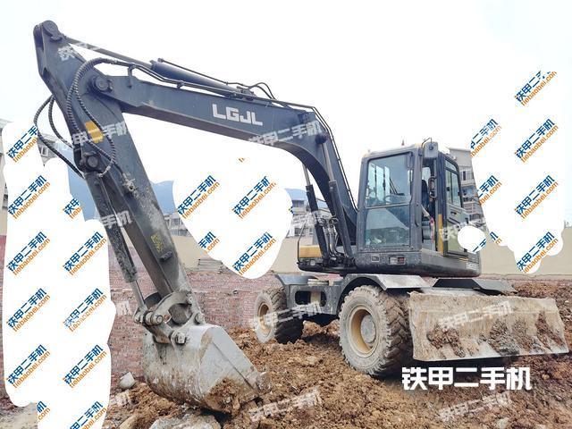 山东宝格LG6135挖掘机