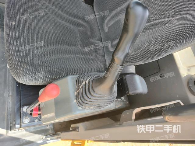 座椅左側控制臺/音響/含左手柄（駕駛室部分）