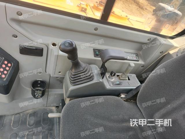 座椅右側控制臺/鑰匙門/油門/含右手柄（駕駛室部分）