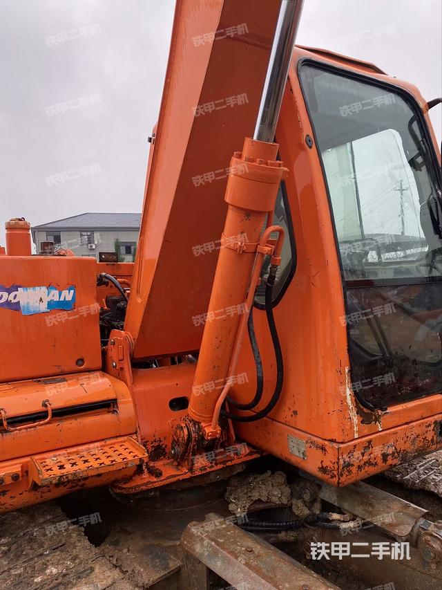 大臂根部?斜（工作和回轉(zhuǎn)裝置）