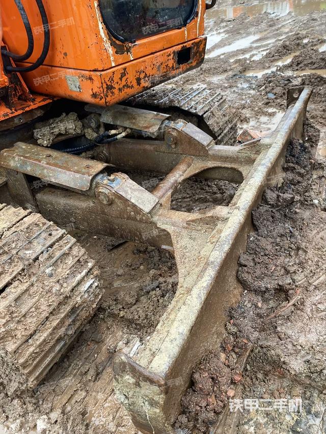 轉(zhuǎn)盤和下車架正前（工作和回轉(zhuǎn)裝置）