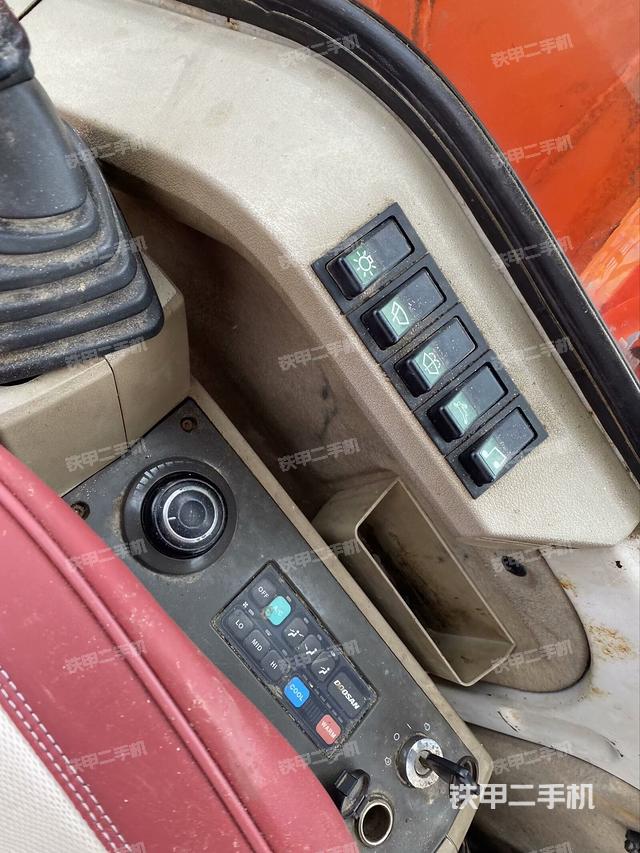 座椅左側(cè)控制臺(tái)/音響/含左手柄（駕駛室部分）