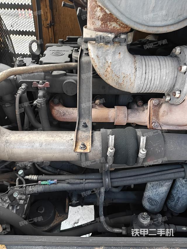 发动机右侧（整机外观及大件）