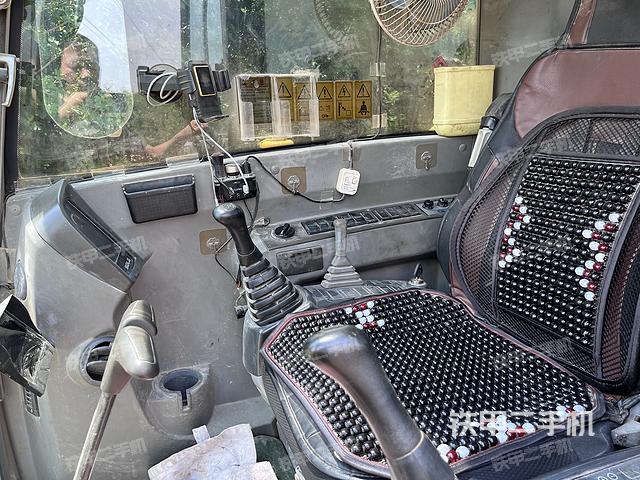 驾驶室顶部（整机外观）