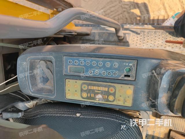 座椅右側(cè)控制臺/鑰匙門/油門/含右手柄(駕駛室部分) 座椅右側(cè)控制臺/鑰匙門/油門/含右手柄(駕駛室部分)