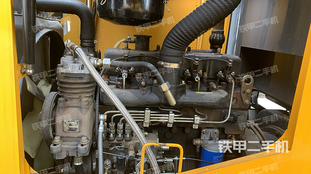 发动机右侧（整机外观及大件）