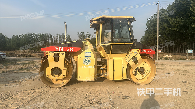 整机右侧（设备外观及核心部件）