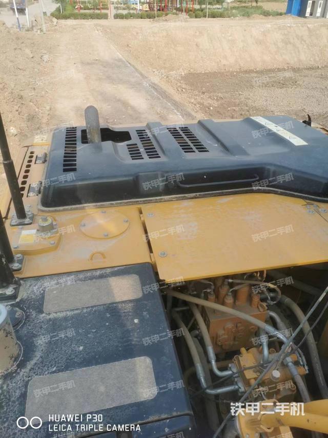 驾驶室顶部（整机外观）