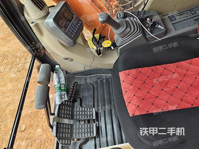 驾驶室顶部（整机外观）