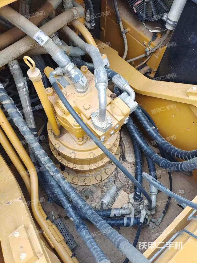 回转马达和主控阀（整机外观）