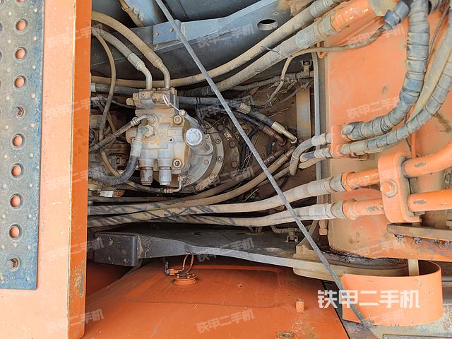 回转马达和主控阀（整机外观）