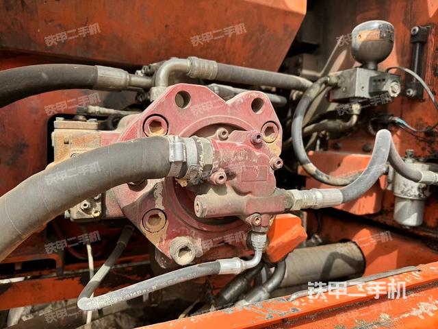 液压泵舱室正面整体（整机外观）