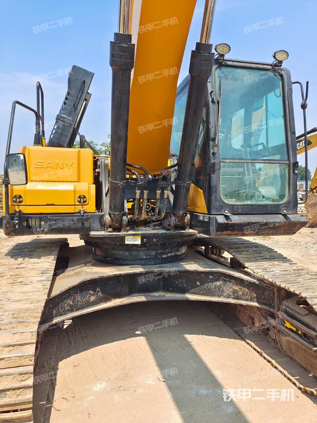 驾驶室顶部（整机外观）