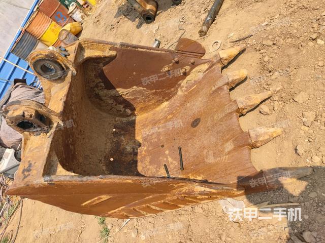 铲斗45度(工作和回转装置) 铲斗45度(工作和回转装置)