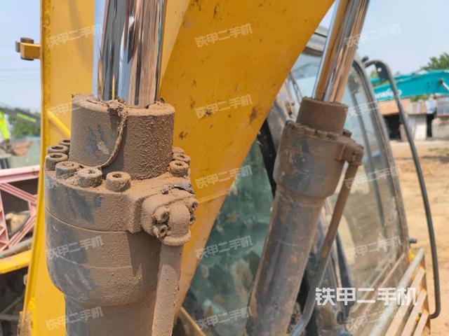 大臂油缸整體?豎拍(工作和回轉(zhuǎn)裝置) 大臂油缸整體?豎拍(工作和回轉(zhuǎn)裝置)