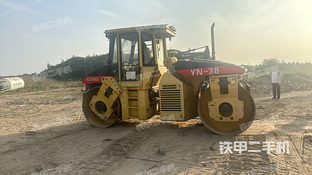 整机左侧（设备外观及核心部件）