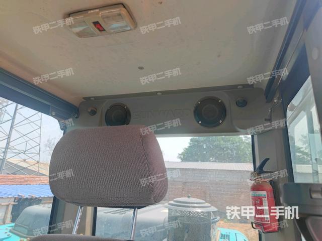 顶棚整体(驾驶室部分) 顶棚整体(驾驶室部分)