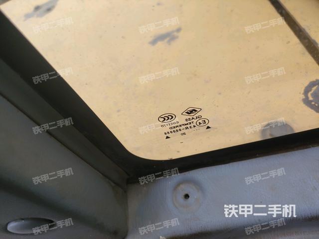 后窗玻璃角标（驾驶室部分）