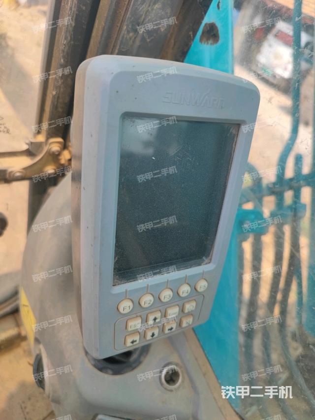 显示屏 (驾驶室部分) 显示屏 (驾驶室部分)