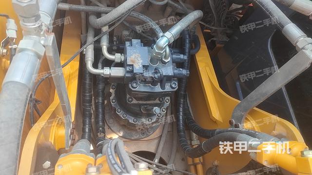 回转马达和主控阀（整机外观）