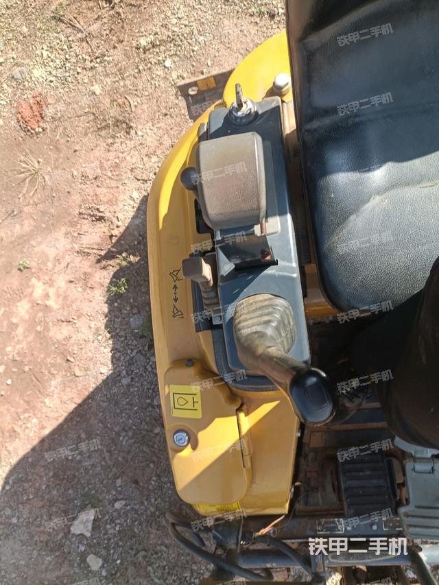 座椅左侧控制台/音响/含左手柄（驾驶室部分）