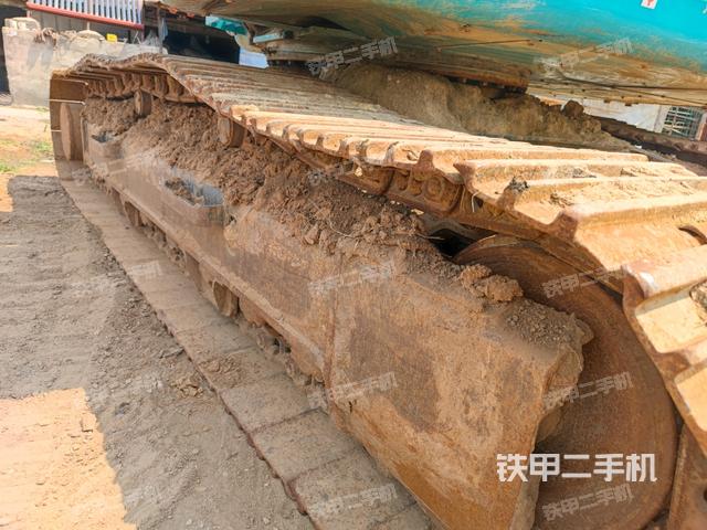 右侧履带整体(行走机构) 右侧履带整体(行走机构)