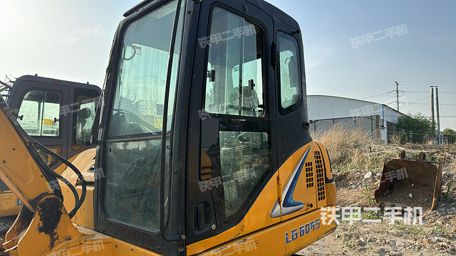 驾驶室整体（整机外观）