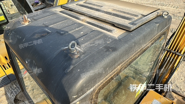 驾驶室顶部（整机外观）