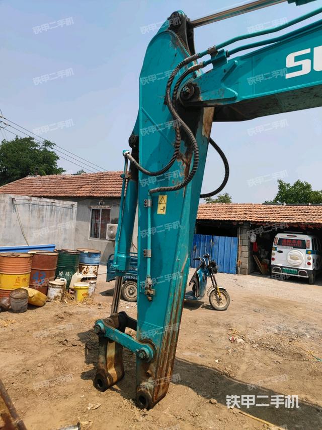 小臂整体左后(工作和回转装置) 小臂整体左后(工作和回转装置)