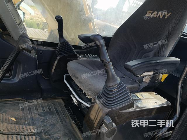 驾驶室整体（整机外观）