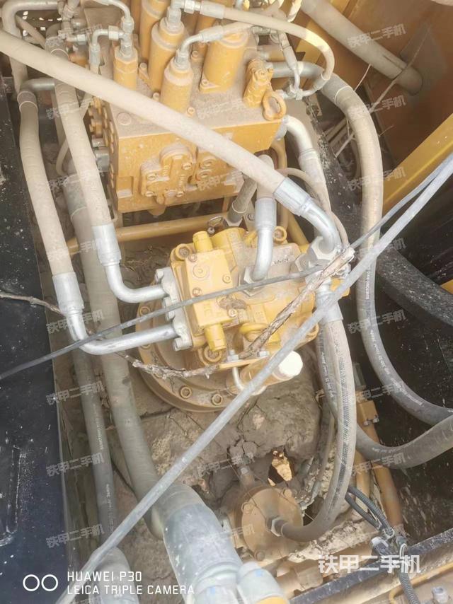 回转马达和主控阀（整机外观）