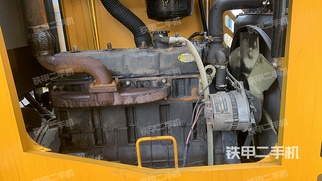 发动机左侧（整机外观及大件）