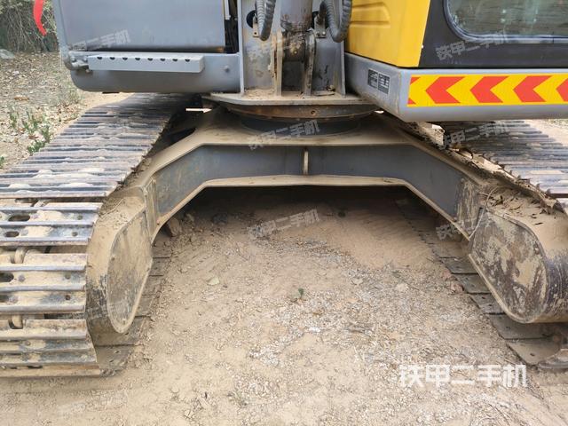 转盘和下车架正前（工作和回转装置）