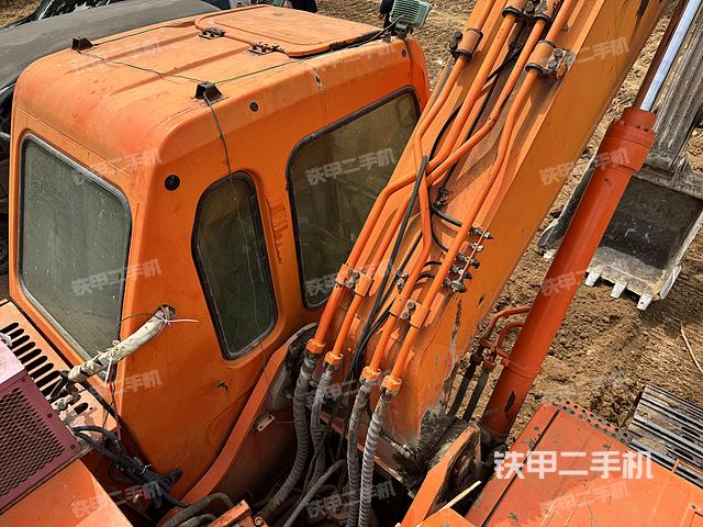 驾驶室顶部（整机外观）