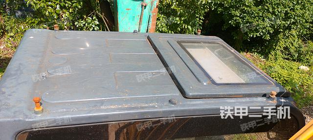 驾驶室顶部（整机外观）