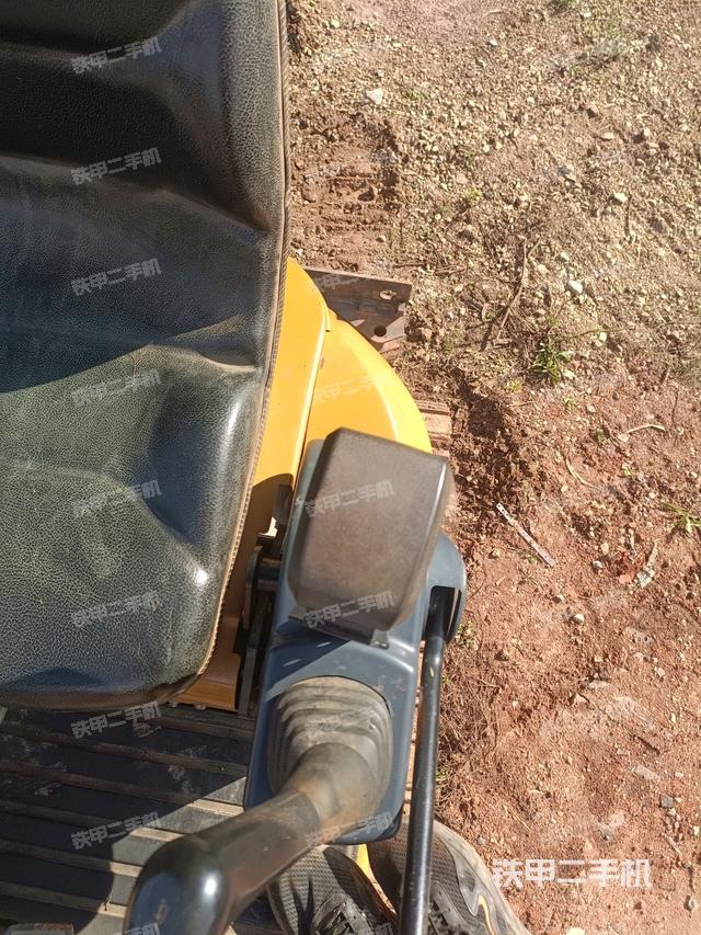 座椅右侧控制台/钥匙门/油门/含右手柄（驾驶室部分）