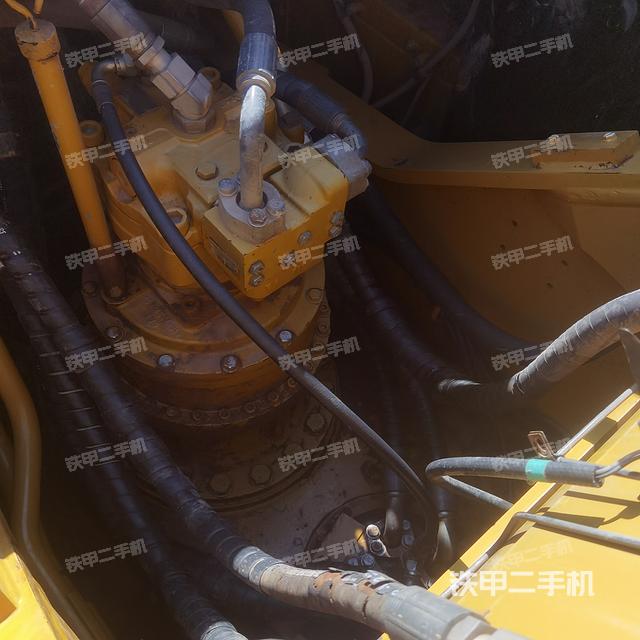 回转马达和主控阀（整机外观）