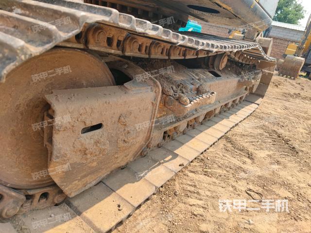 右側(cè)履帶整體(行走機構(gòu)) 右側(cè)履帶整體(行走機構(gòu))