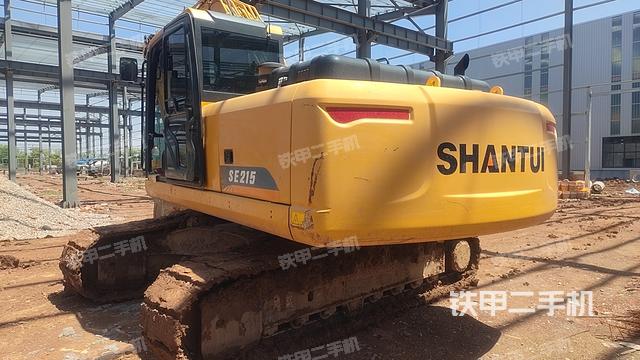 驾驶室顶部（整机外观）