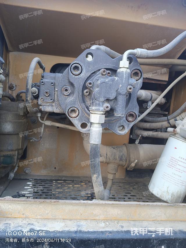 液压泵舱室正面整体（整机外观）