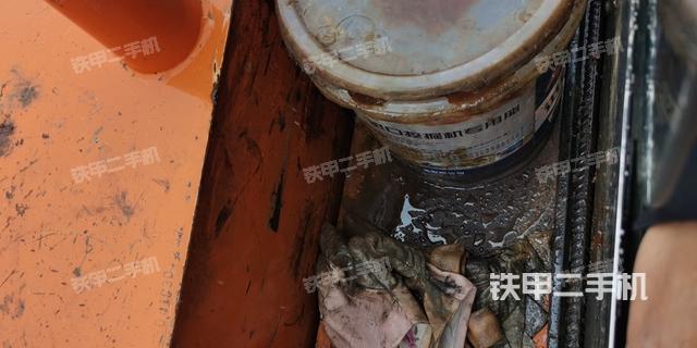 回转马达和主控阀（整机外观）