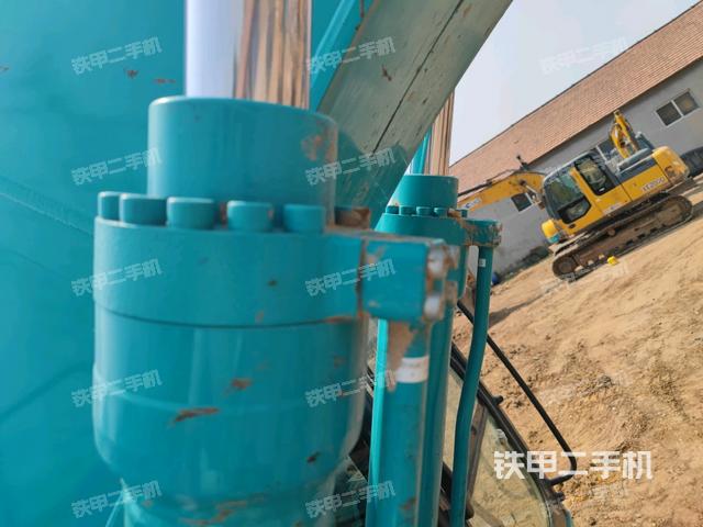 大臂油缸整体 竖拍(工作和回转装置) 大臂油缸整体 竖拍(工作和回转装置)