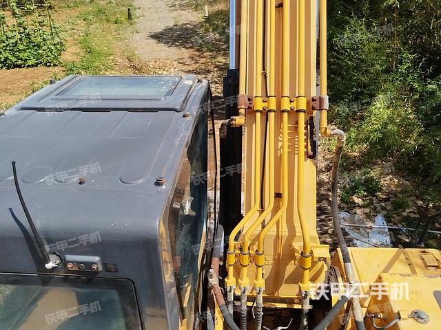 驾驶室顶部（整机外观）