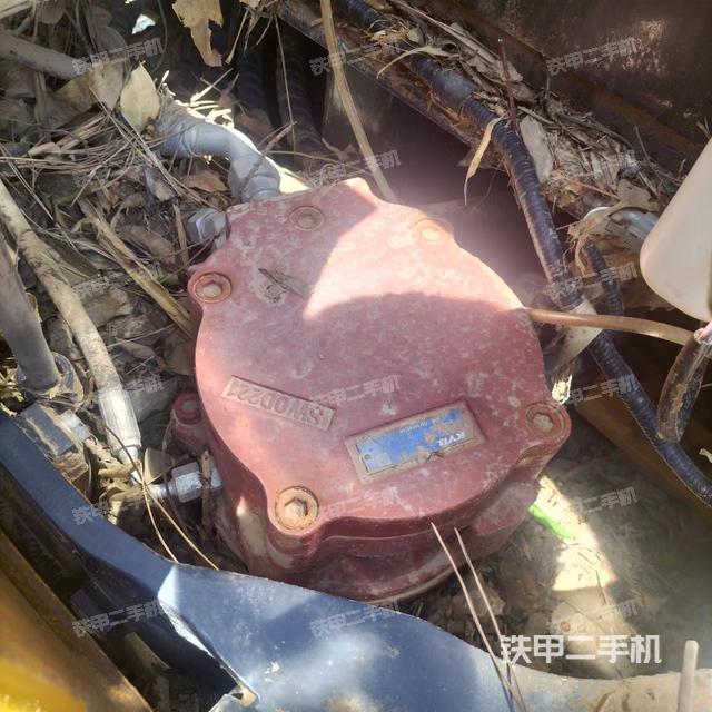 回转马达和主控阀（整机外观）