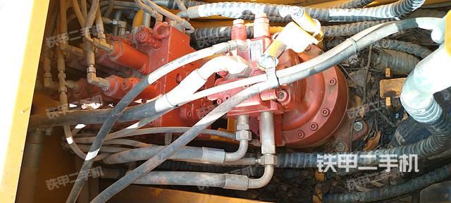 回转马达和主控阀（整机外观）