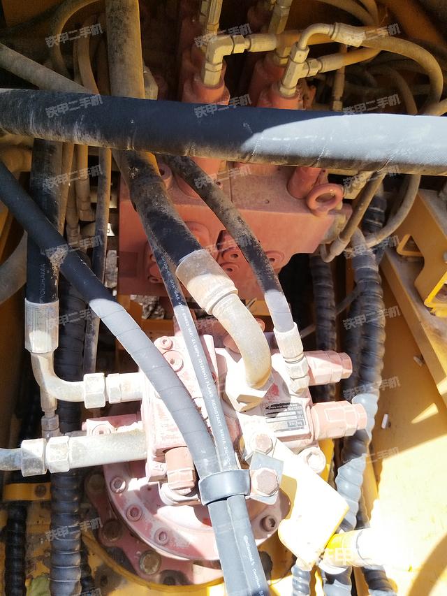 回转马达和主控阀（整机外观）