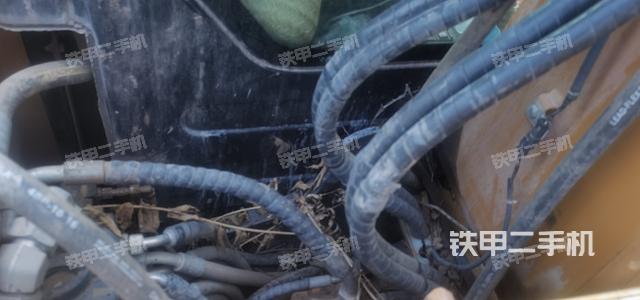 回转马达和主控阀（整机外观）