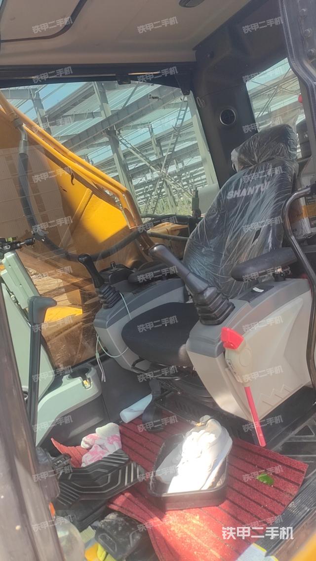 驾驶室整体（整机外观）