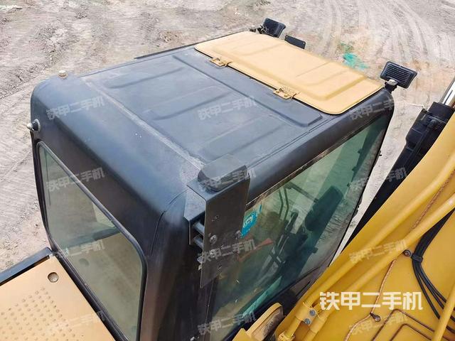 驾驶室顶部（整机外观）