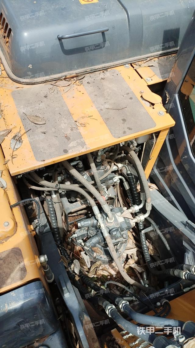 回转马达和主控阀（整机外观）